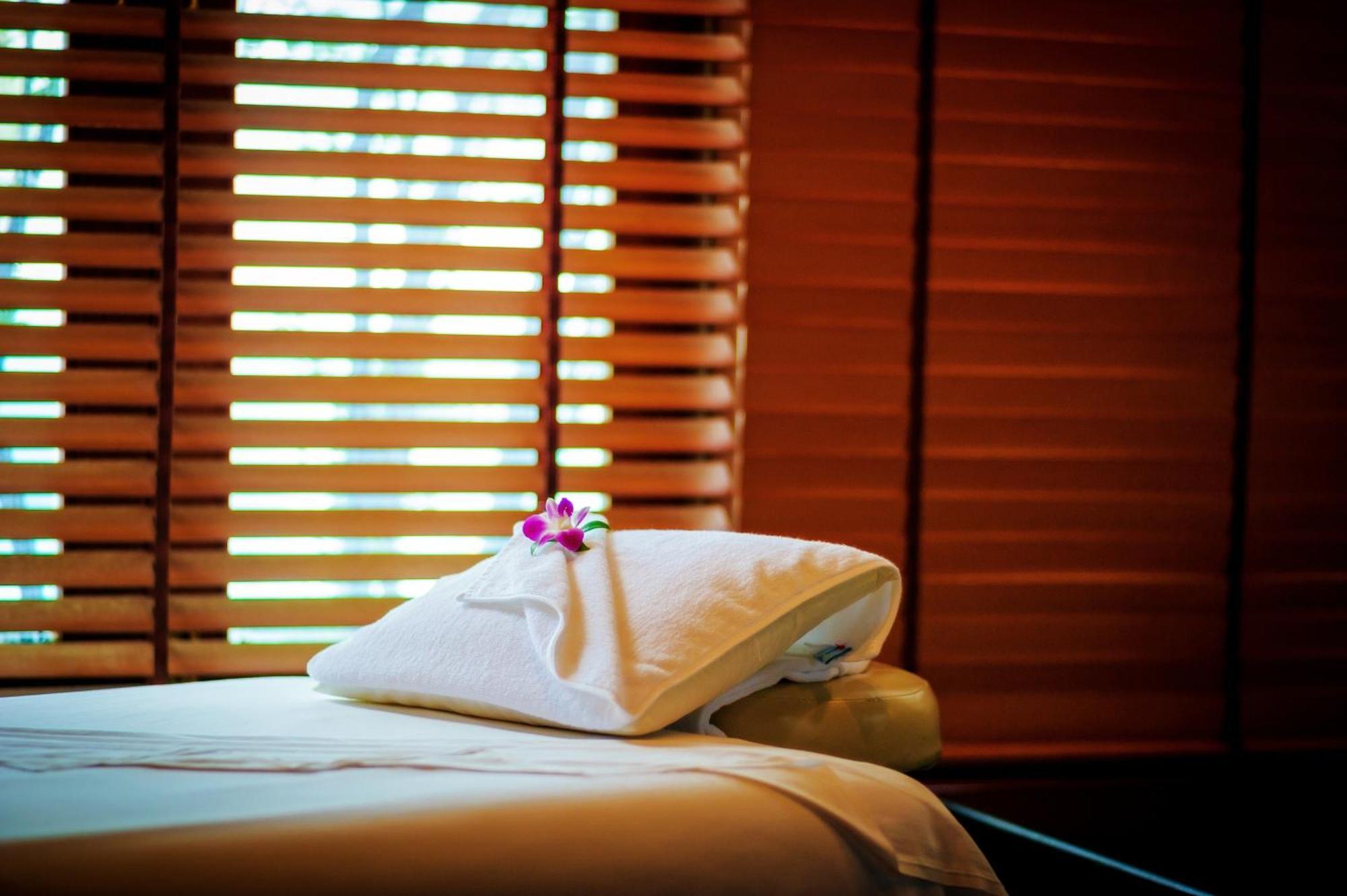 Phuket Kana International Hotel普吉岛卡娜国际酒店 Rawai Exterior photo